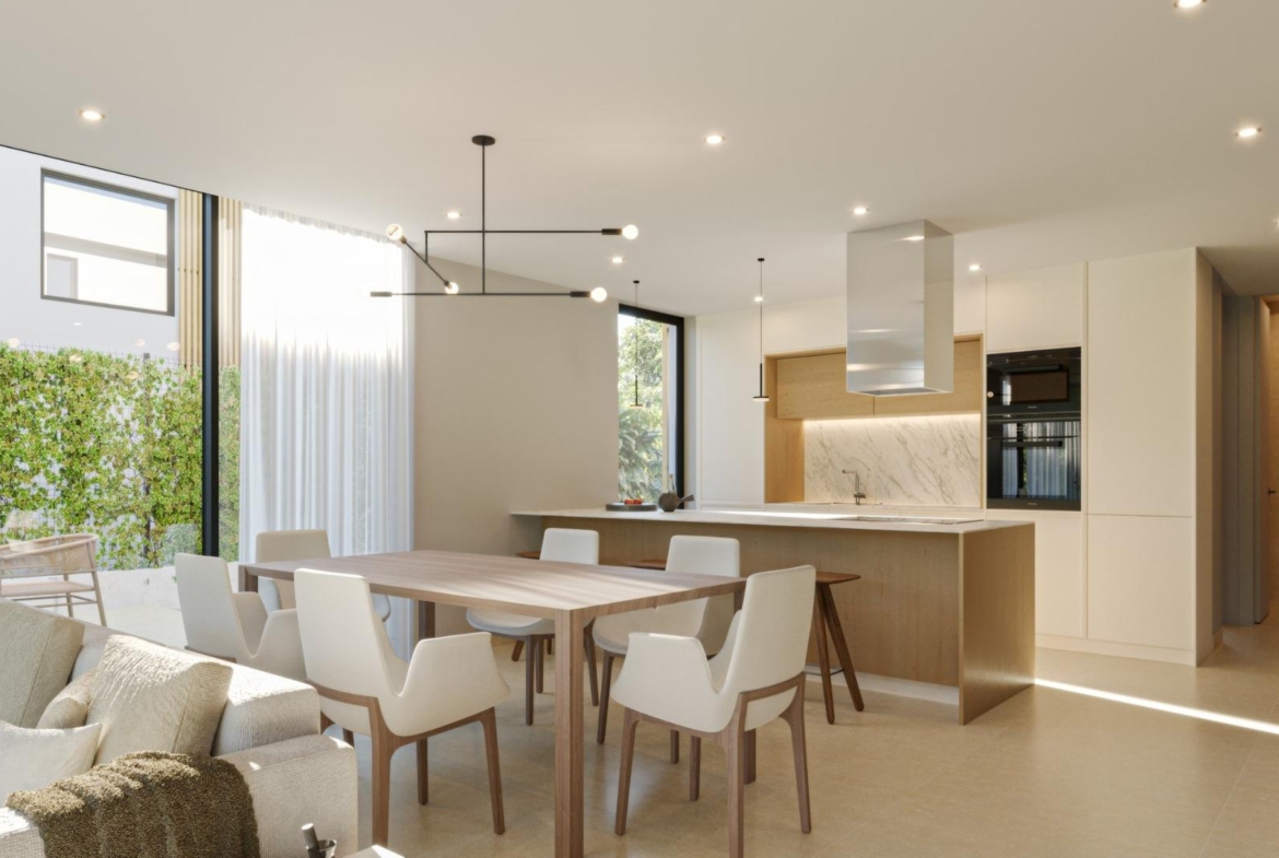 Bright open-plan dining and kitchen area with modern design and natural light in a 3-bedroom villa, Sierra Cortina, Finestrat.