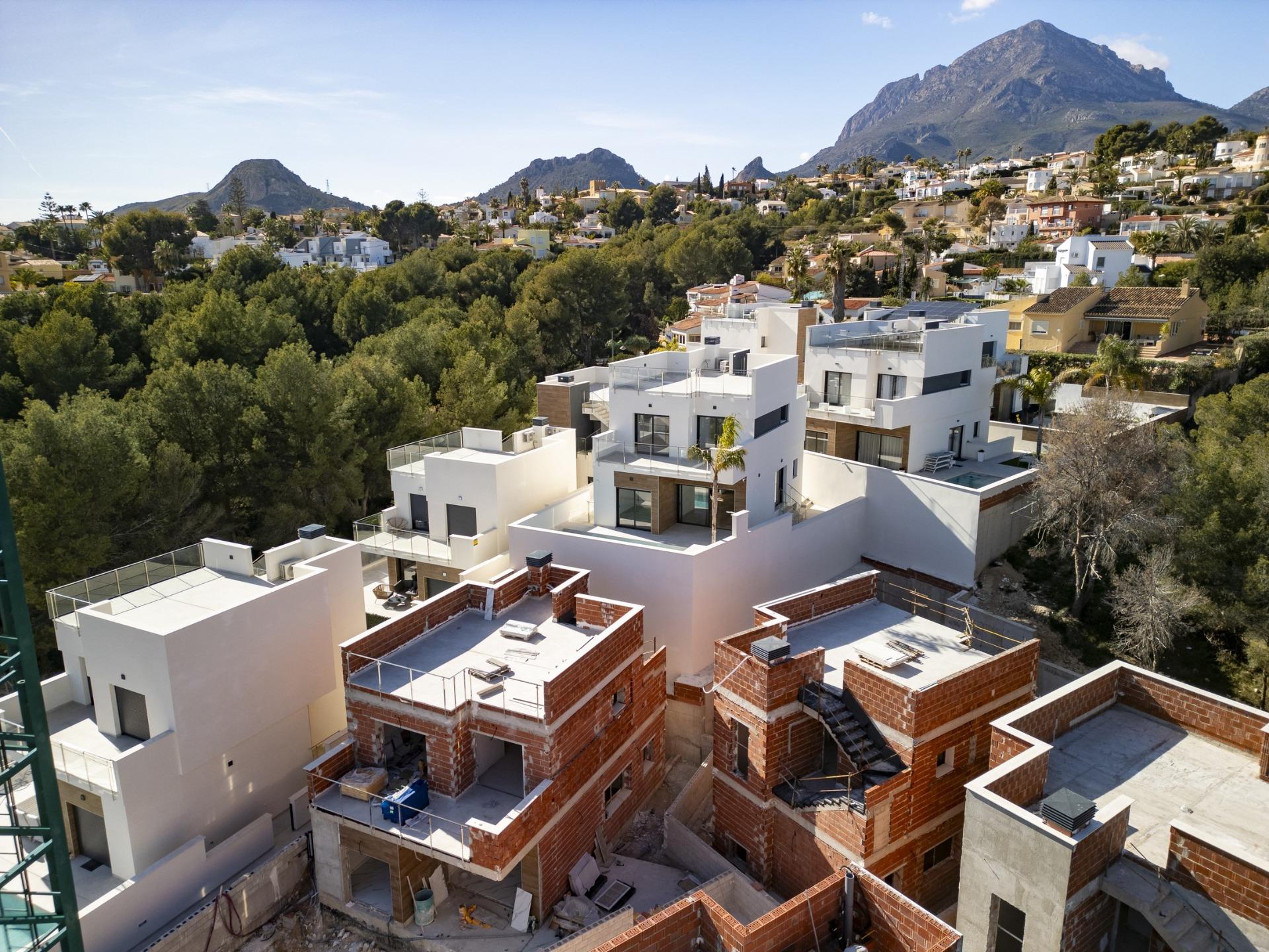 Modern new build 3-bedroom villa under construction in La Nucia, Costa Blanca, set against a scenic mountain backdrop.