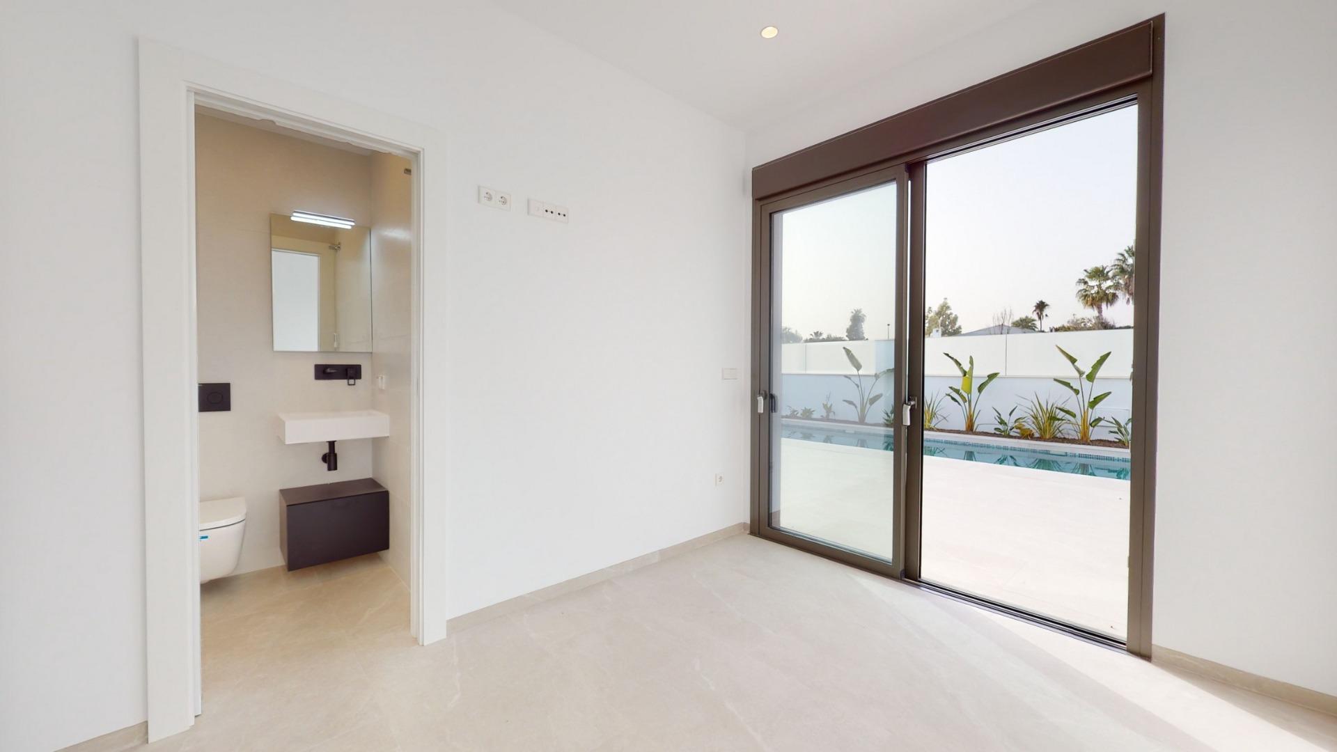 Single-Storey Detached Villa with Private Pool for Sale in Serena Golf, Los Alcázares