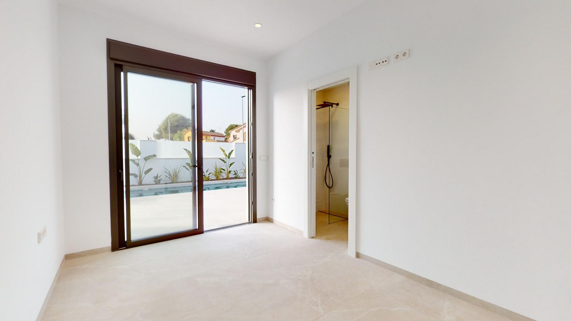Single-Storey Detached Villa with Private Pool for Sale in Serena Golf, Los Alcázares