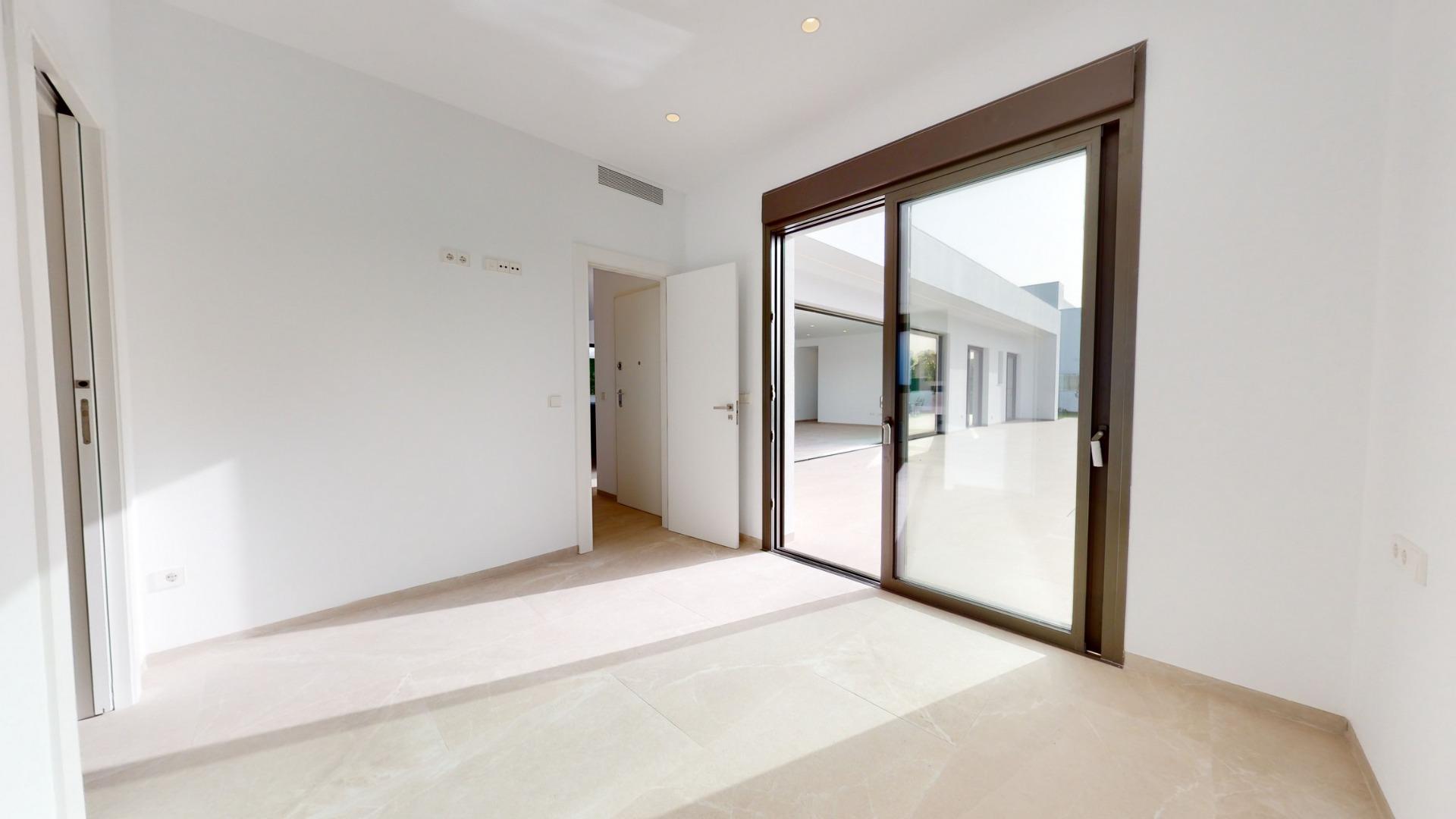 Single-Storey Detached Villa with Private Pool for Sale in Serena Golf, Los Alcázares