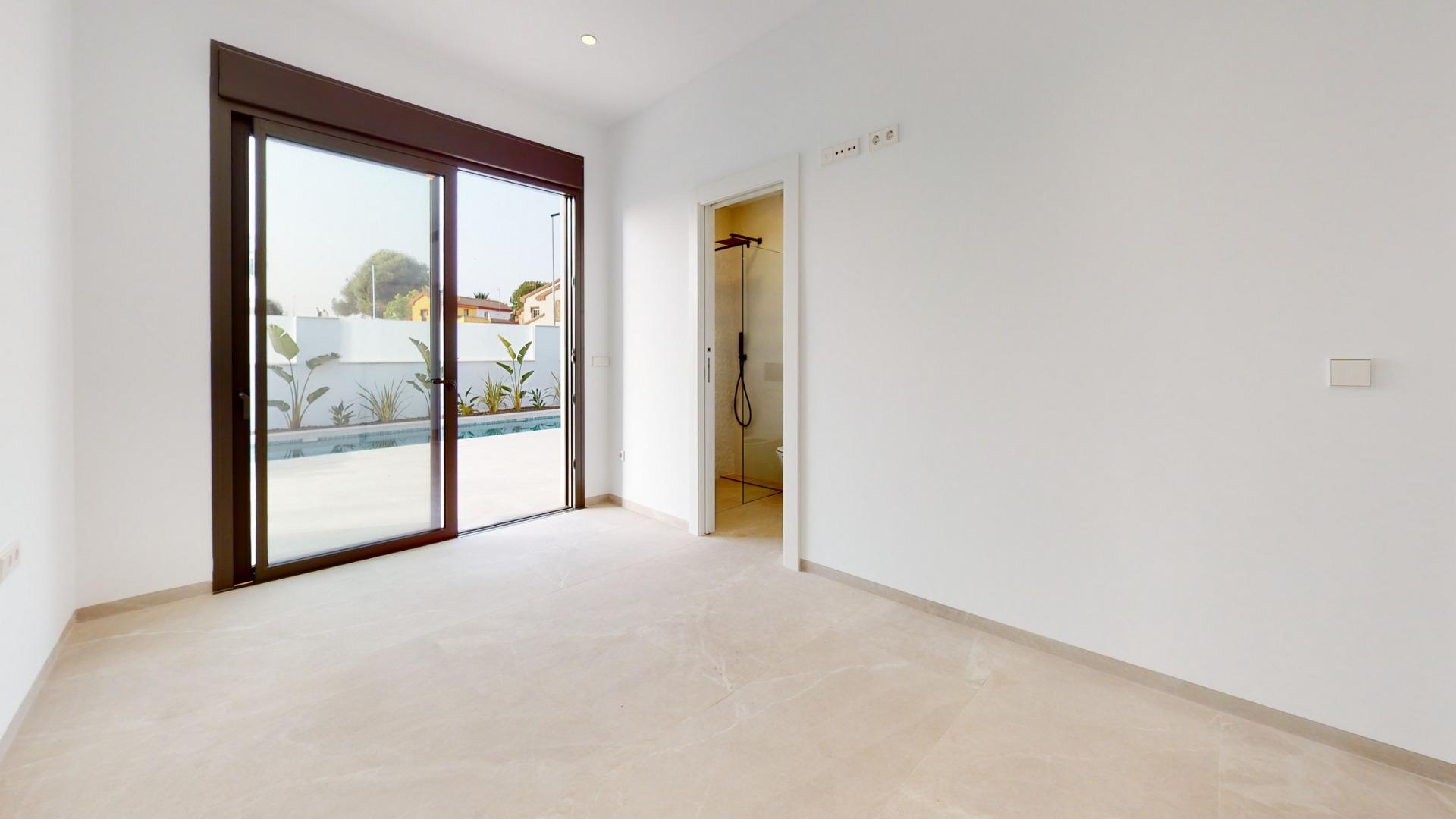 Single-Storey Detached Villa with Private Pool for Sale in Serena Golf, Los Alcázares