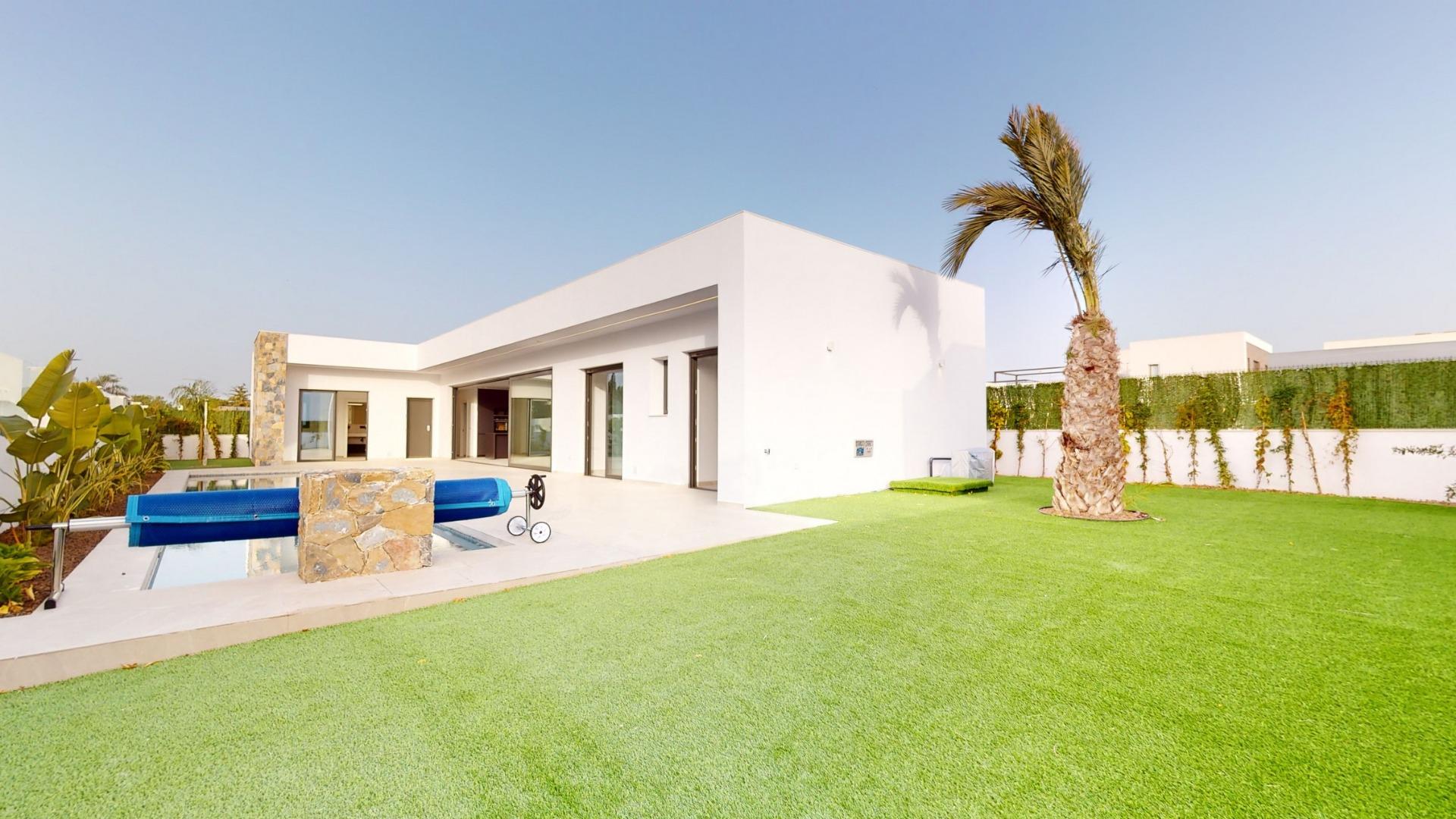 Single-Storey Detached Villa with Private Pool for Sale in Serena Golf, Los Alcázares