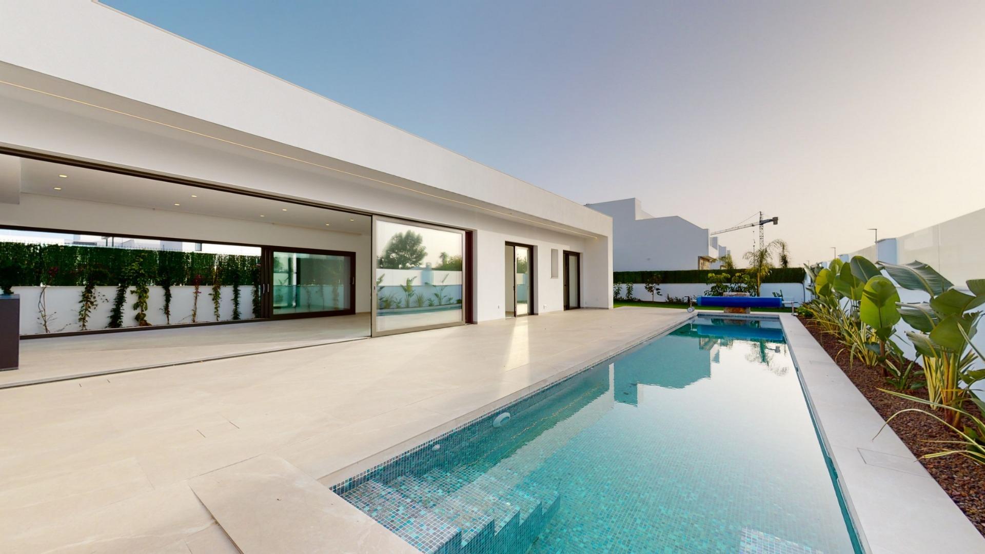 Single-Storey Detached Villa with Private Pool for Sale in Serena Golf, Los Alcázares