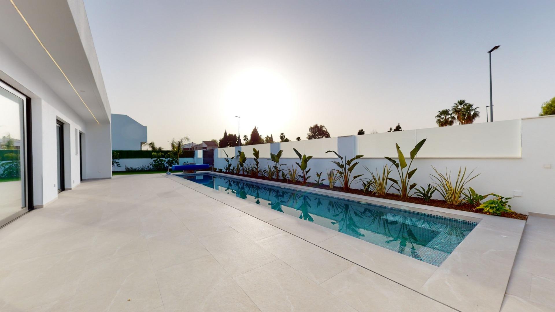 Single-Storey Detached Villa with Private Pool for Sale in Serena Golf, Los Alcázares