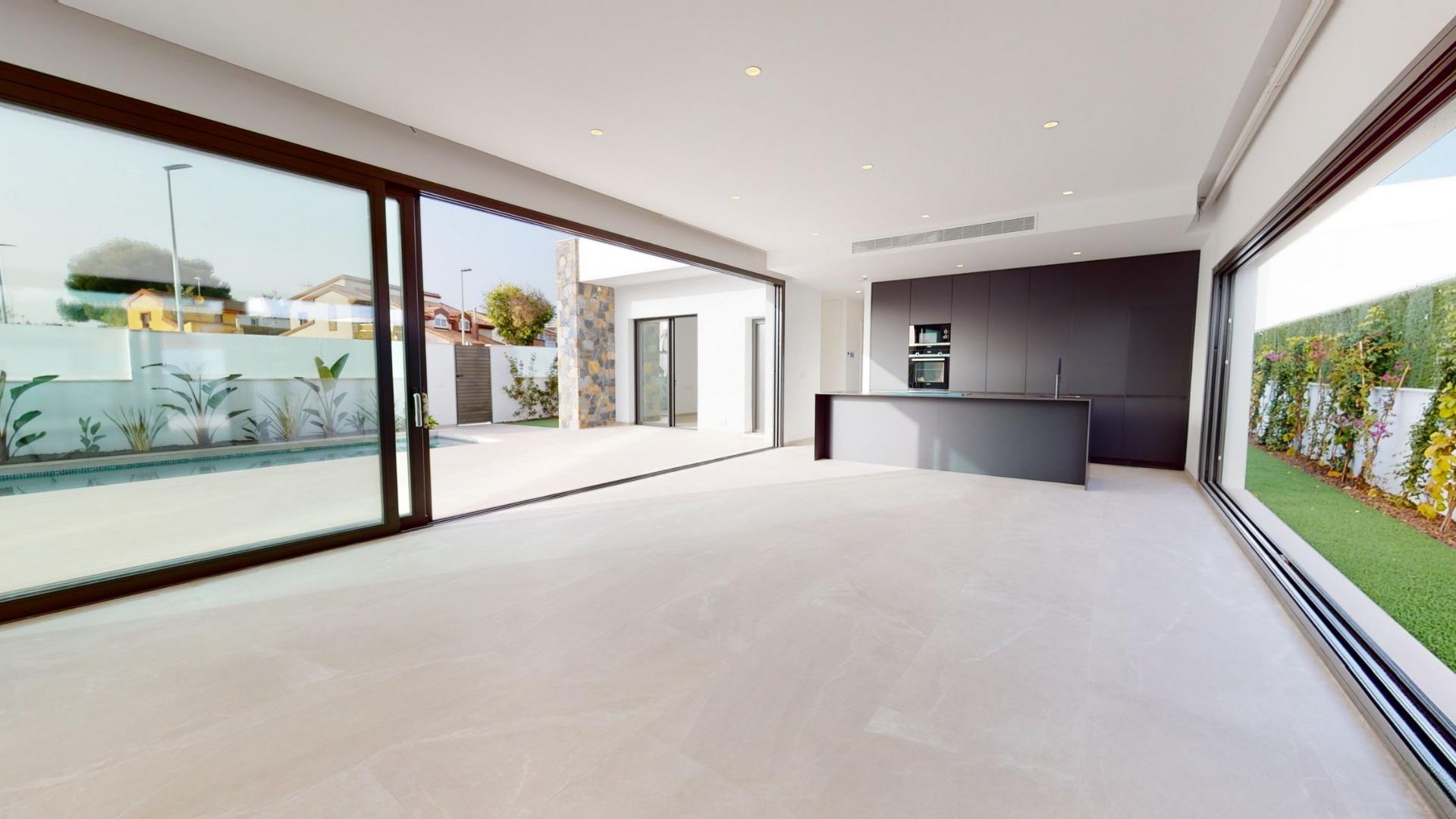 Single-Storey Detached Villa with Private Pool for Sale in Serena Golf, Los Alcázares