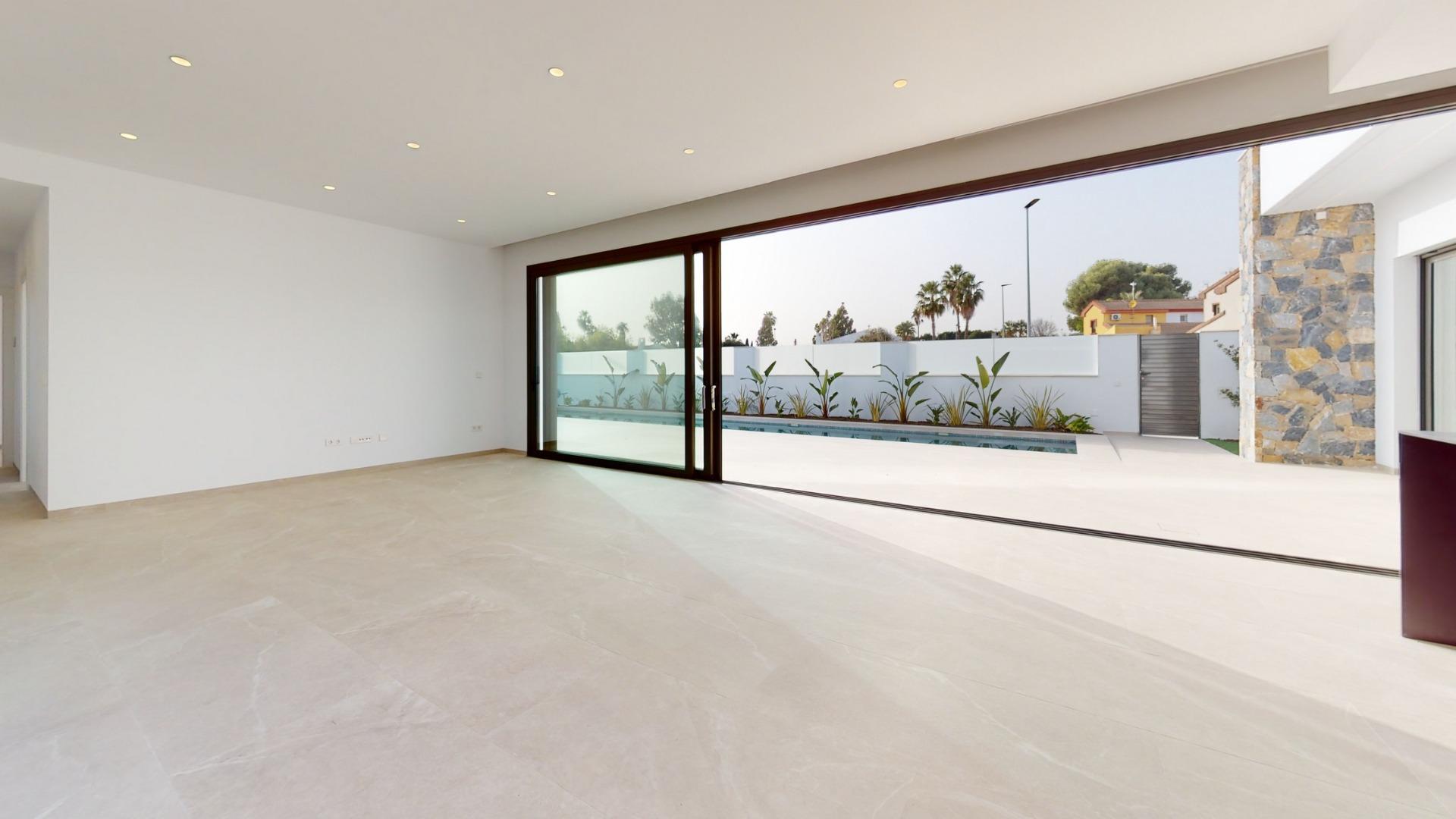 Single-Storey Detached Villa with Private Pool for Sale in Serena Golf, Los Alcázares