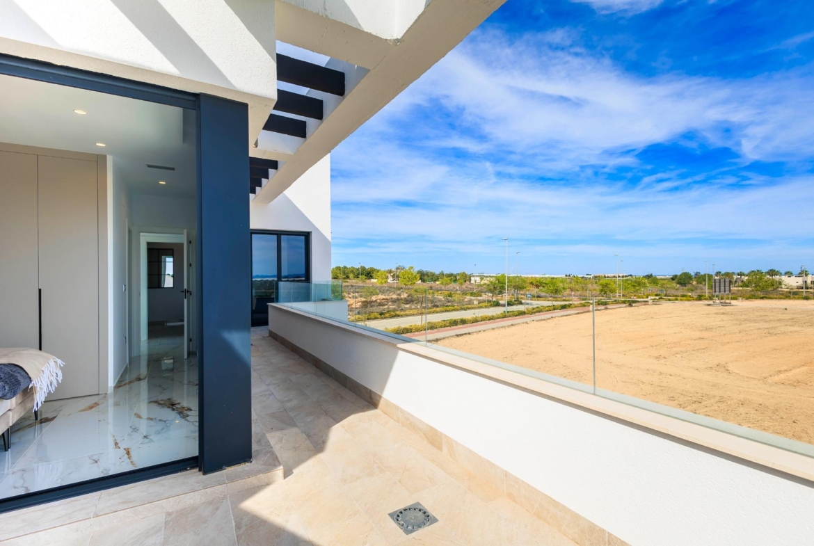 NEW-BUILD-VILLAS-IN-PILAR-DE-LA-HORADADA-ON-THE-GOLF-COURSE-31 Bright spacious terrace with modern sleek finishes at new build villas in Pilar de la Horadada overlooking the golf course