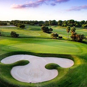 NEW-BUILD-VILLAS-IN-PILAR-DE-LA-HORADADA-ON-THE-GOLF-COURSE-49 Sunlit, manicured golf course view framed by lush greenery adjacent to new build villas in Pilar de la Horadada.