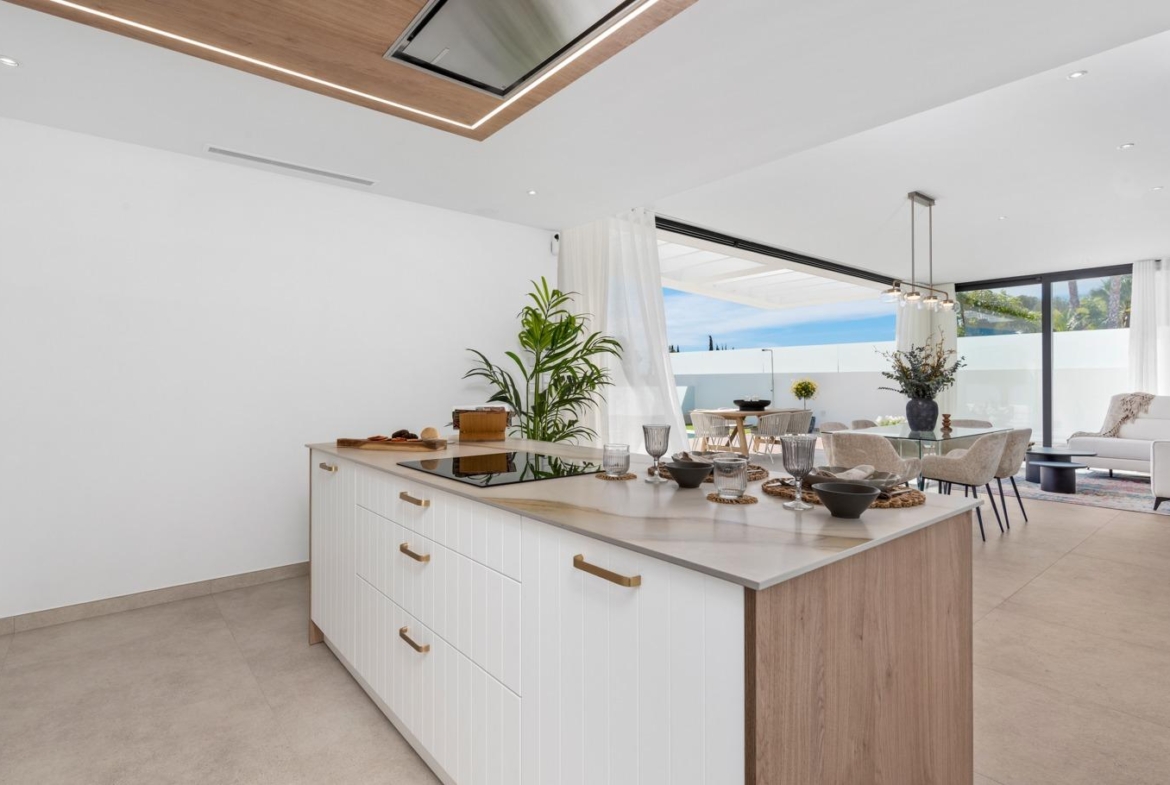 Bright modern open-plan kitchen and dining area in a new build 3-bedroom villa in Polop, Costa Blanca.