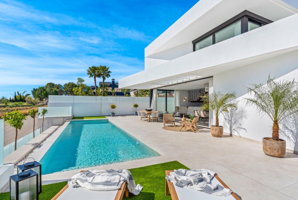Modern 3-bedroom villa in Polop, Costa Blanca featuring a sleek private pool, sun-drenched terrace, and elegant outdoor seating area
