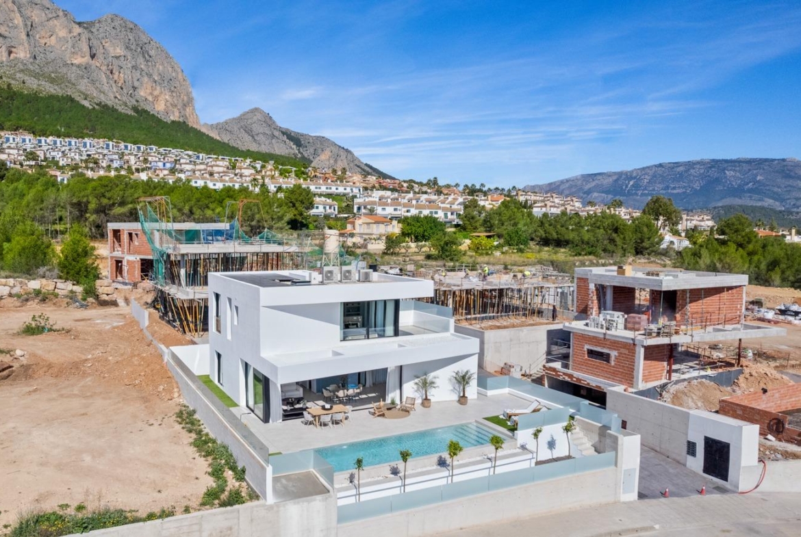 Modern 3-bedroom villa under construction with private pool and panoramic mountain views in Polop, Costa Blanca.