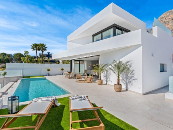 Modern 3-bedroom villa with private pool, sun-drenched terrace, and mountain views in Polop, Costa Blanca.
