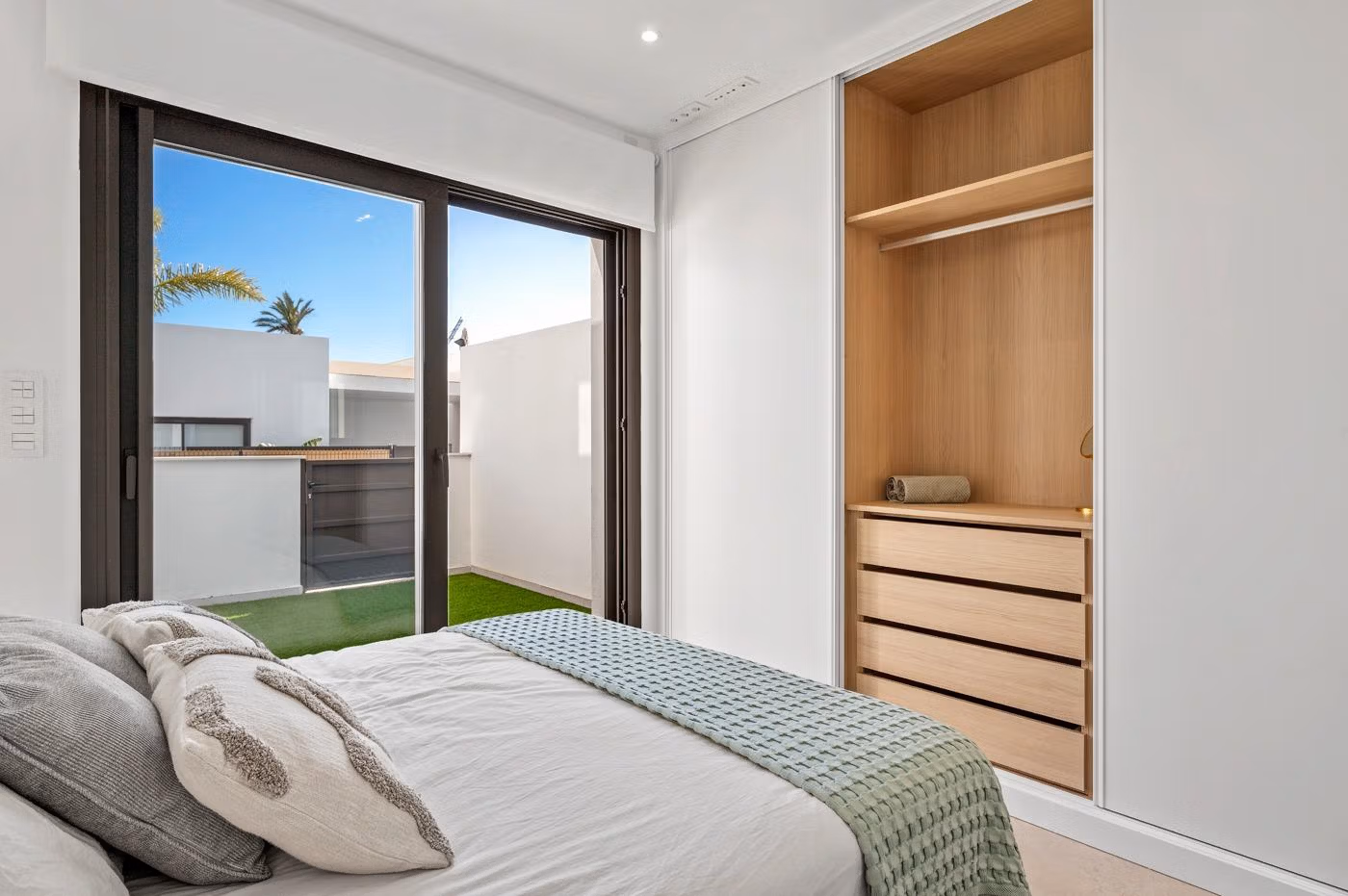 New-Build-Apartments-and-Villas-Frontline-Golf-in-Los-Alcazares-Costa-Calida-24 Licht nieuwbouwappartement met 2 slaapkamers eerstelijns aan Serena Golf in Los Alcazares
