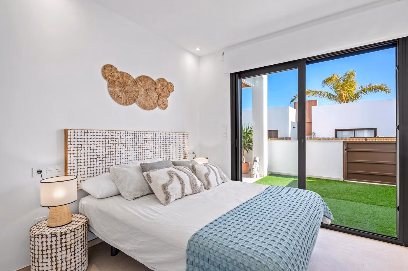 Modernes Neubau-Erdgeschossapartment mit 2 Schlafzimmern und Garten in erster Linie zu Serena Golf in Los Alcazares