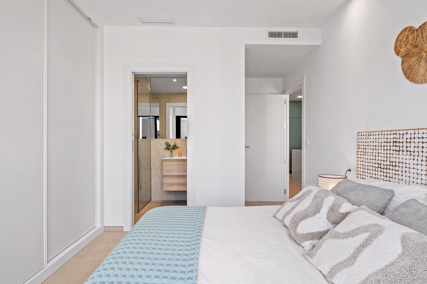 New-Build-Apartments-and-Villas-Frontline-Golf-in-Los-Alcazares-Costa-Calida-26 Licht nieuwbouwappartement met 2 slaapkamers eerstelijns aan Serena Golf in Los Alcazares