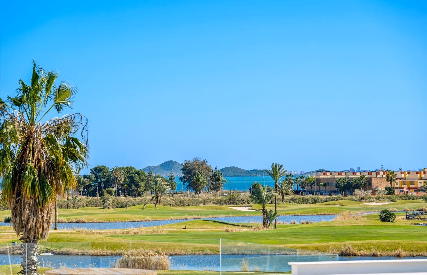 New-Build-Apartments-and-Villas-Frontline-Golf-in-Los-Alcazares-Costa-Calida-31 Впечатляющий новый пентхаус с 3 спальнями и солярием на первой линии Serena Golf в Лос-Алькасарес