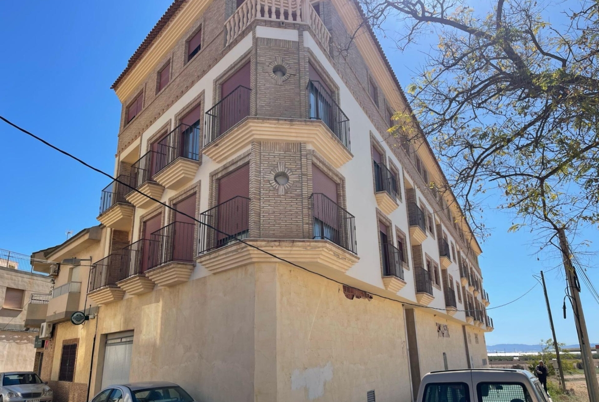 Modern affordable new build 1-bedroom apartment building with charming balconies in sunny Avileses, Murcia.