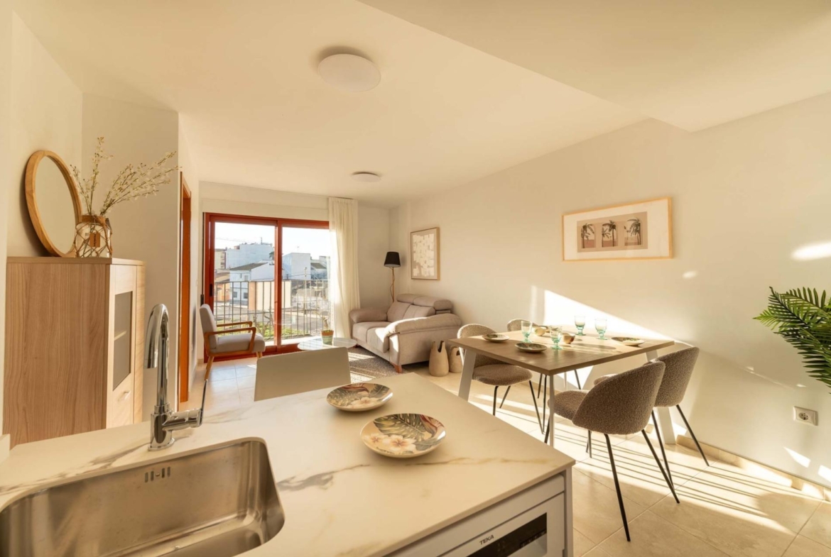 Bright and modern open living and dining area in affordable 1 bedroom apartment with balcony in Avileses, Murcia.