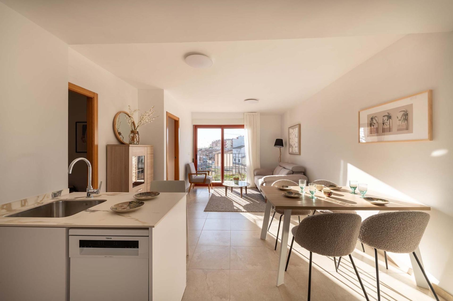 Bright, modern 1-bedroom apartment with open-plan kitchen and dining area, sunlit living room, and balcony in Avileses, Murcia.