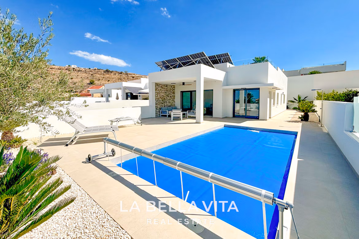 Single-Storey New Build 3 Bedroom Villa for Sale in Rojales – With Private Pool and Custom Layout