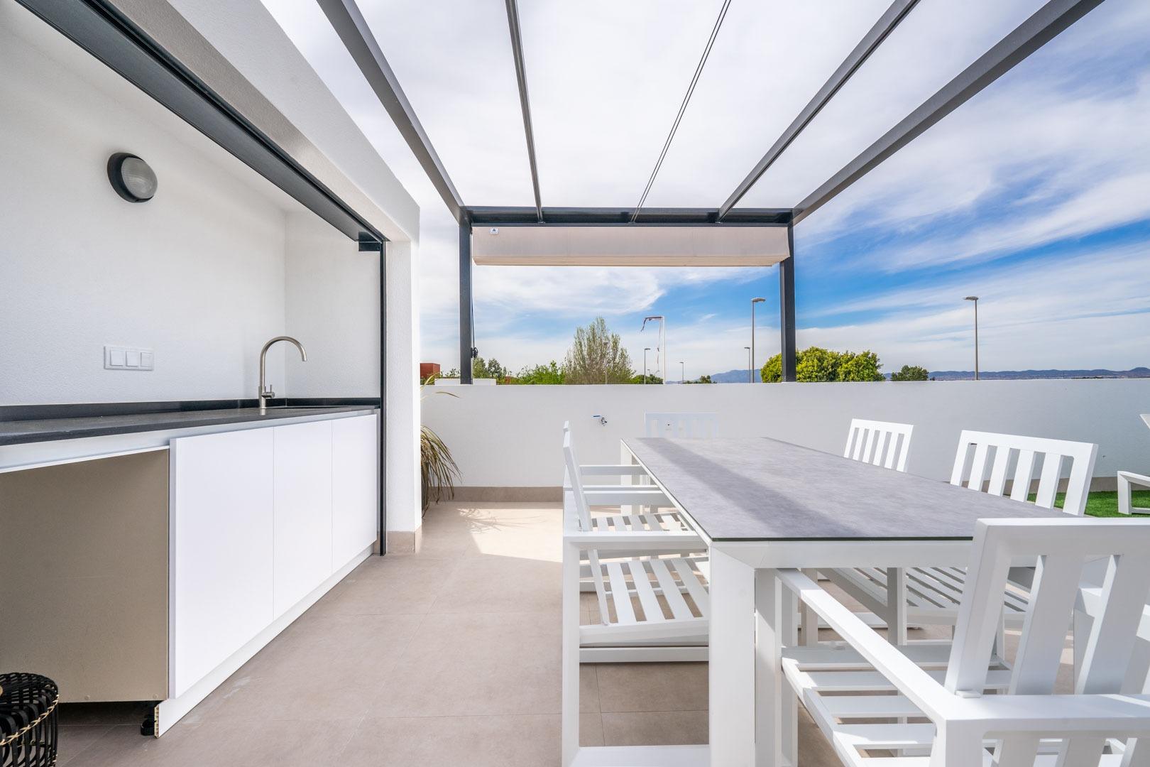 Bright, modern terrace with outdoor dining and kitchenette in a Mediterranean single-storey villa in Roldán, Torre-Pacheco.