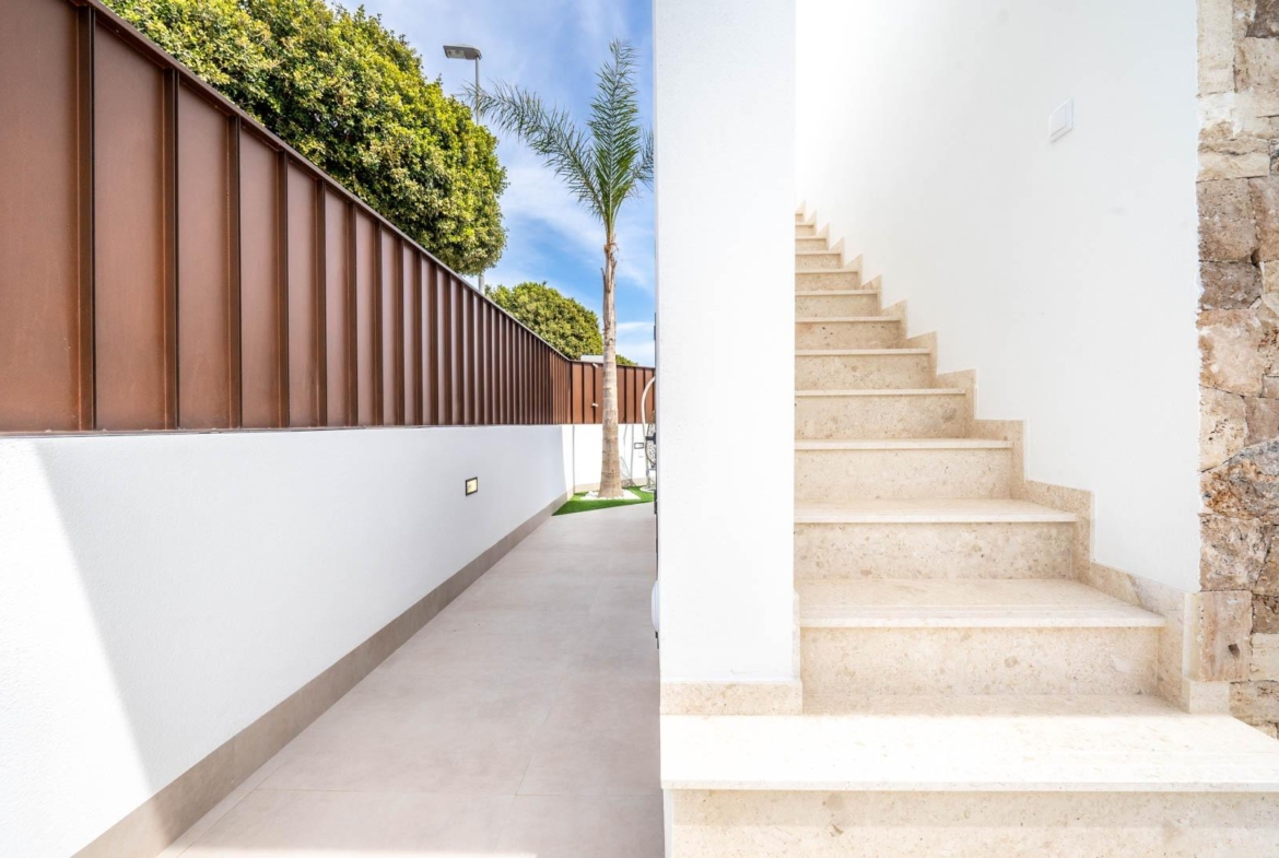 Bright, elegant stone staircase and pathway in Mediterranean single-storey villa with landscaped garden in Roldán, Torre-Pacheco.