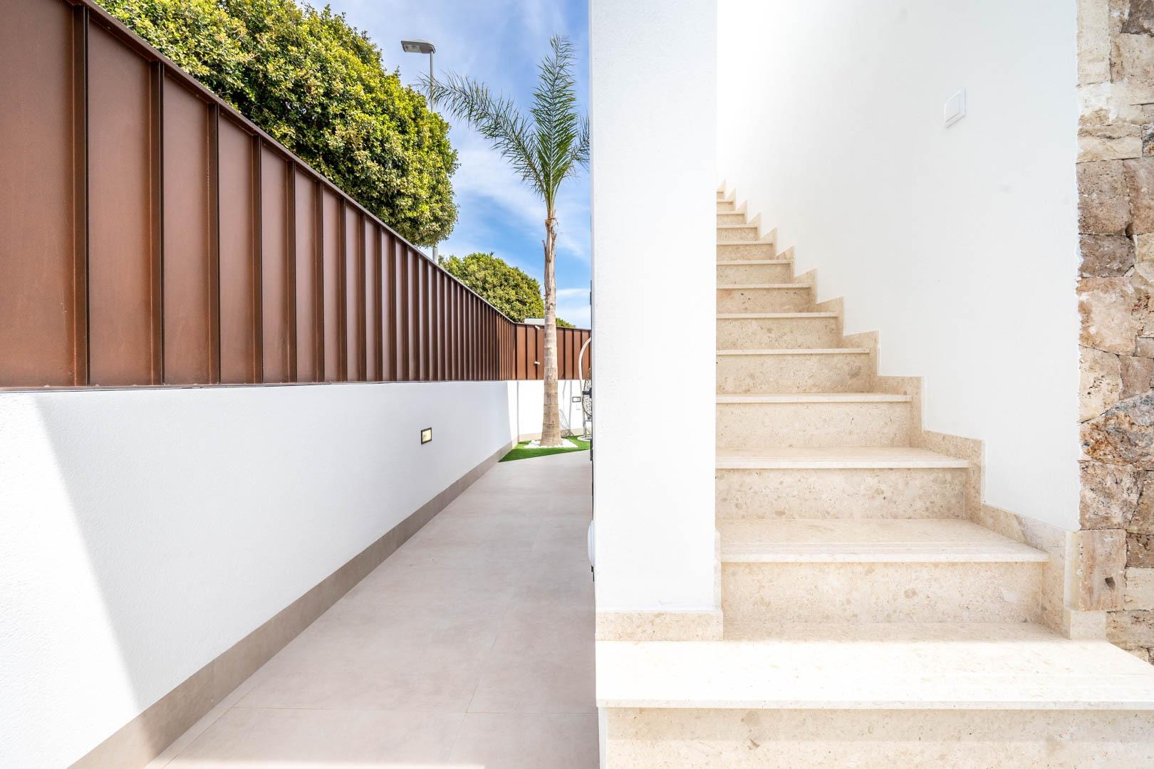 Bright, elegant stone staircase and pathway in Mediterranean single-storey villa with landscaped garden in Roldán, Torre-Pacheco.