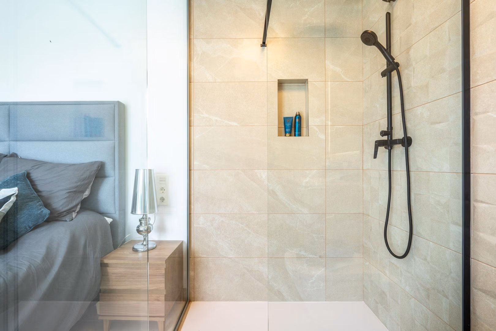 Elegant modern bathroom with sleek walk-in shower and stylish fixtures in Mediterranean new build villa, Roldán Torre-Pacheco.