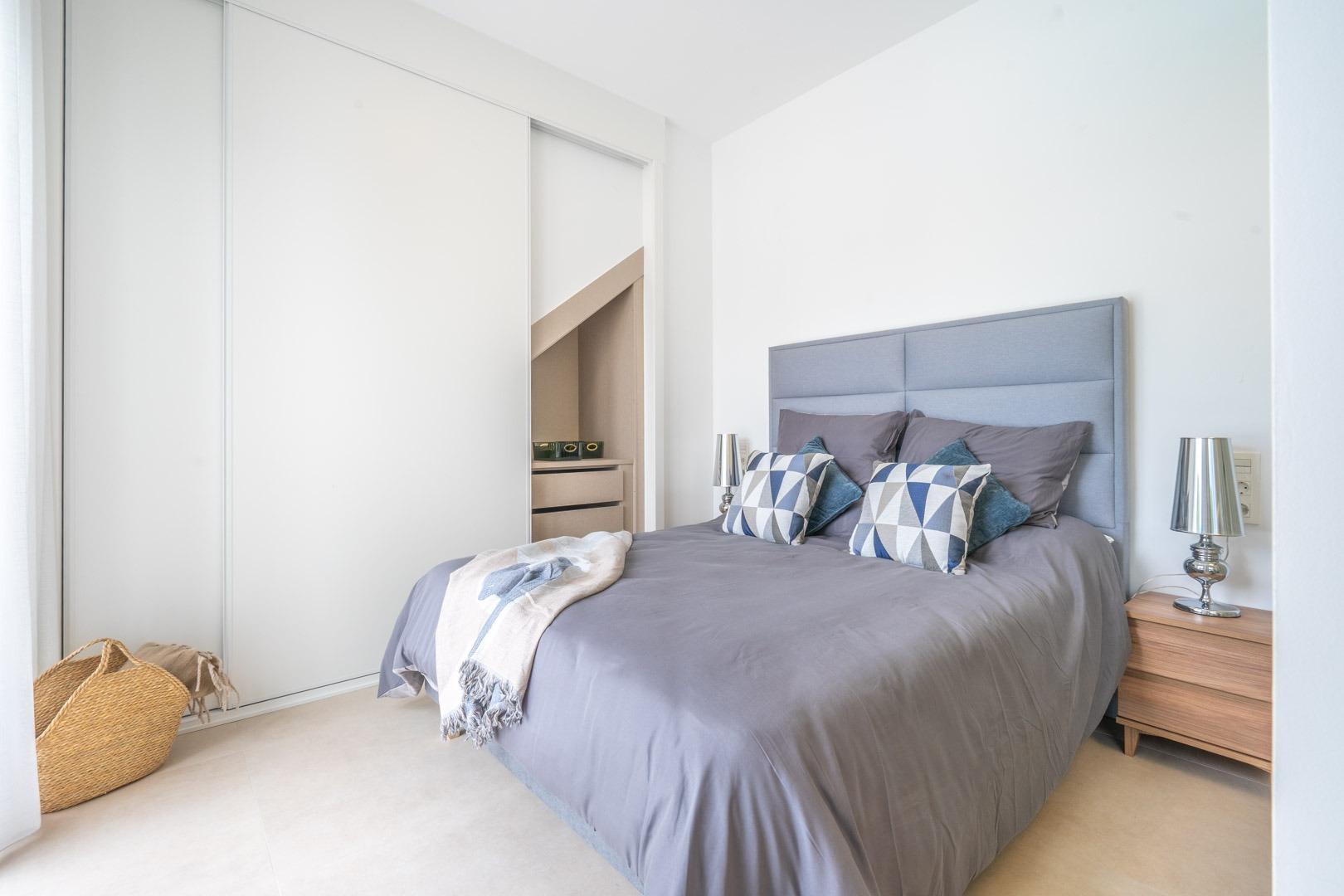 Bright, modern bedroom with elegant decor in a Mediterranean new build single-storey villa in Roldán, Torre-Pacheco.
