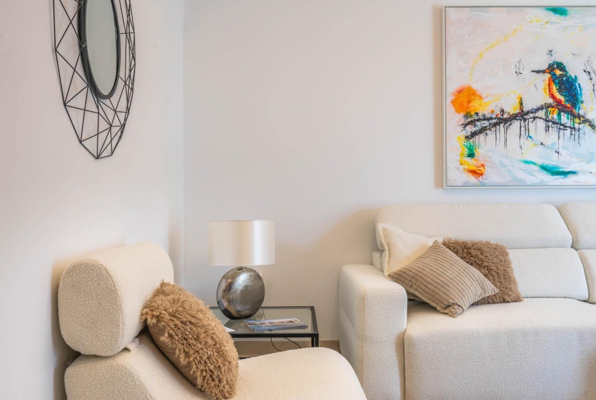 Cozy, modern sitting area with textured armchair and stylish white sofa in Mediterranean new build villa in Roldán, Torre-Pacheco.