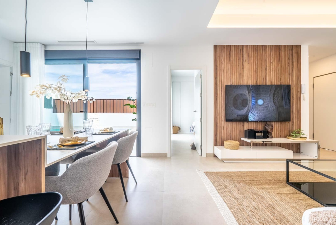 Bright open-plan living and dining area with modern finishes in Mediterranean new build single-storey villa, Roldán, Torre-Pacheco.