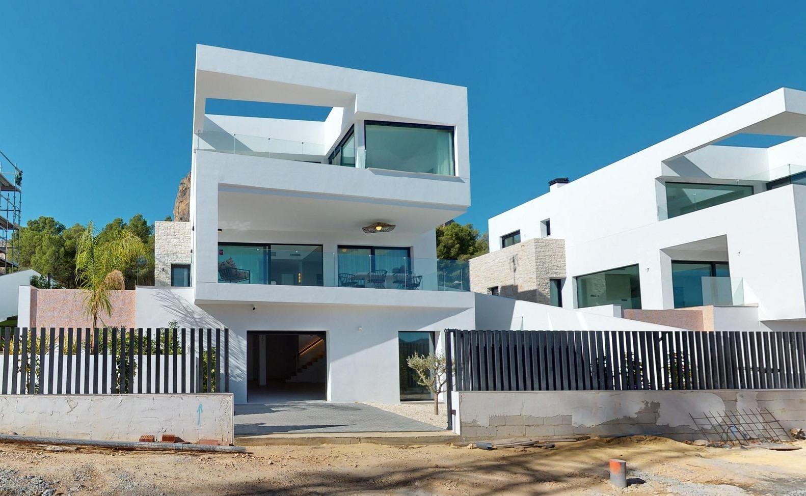 Luxury Key-Ready 3 Bedroom Villa with Private Pool and Panoramic Sea Views for Sale in Polop