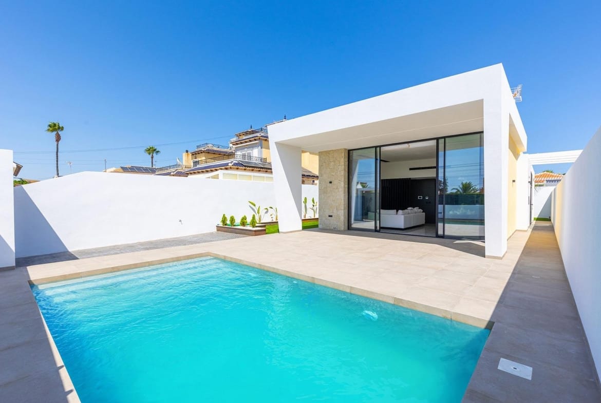 Sun-drenched, modern single-storey villa with private pool and sleek terrace in Los Balcones, Torrevieja.