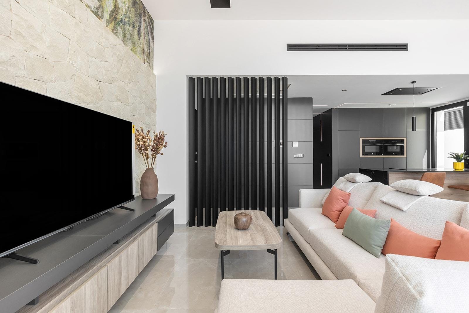 New-Build-One-Story-Villas-with-Private-Pool-in-Torrevieja-18 Modern, bright open-plan living area with sleek kitchen in a luxury single-storey villa in Los Balcones, Torrevieja