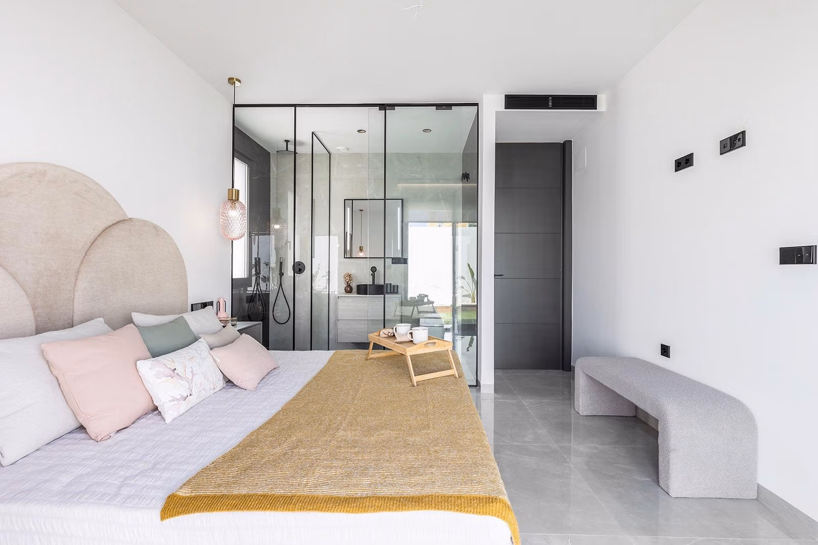 New-Build-One-Story-Villas-with-Private-Pool-in-Torrevieja-32 Bright and elegant bedroom with glass-enclosed bathroom in a key-ready single-storey villa in Los Balcones, Torrevieja