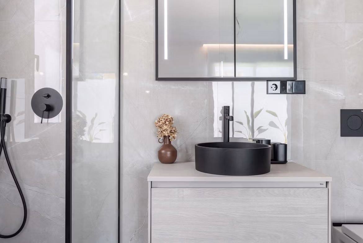 Modern, elegant bathroom with sleek black basin and walk-in shower in key-ready villa in Los Balcones, Torrevieja