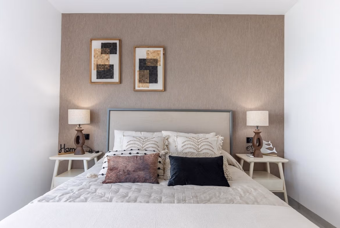 Bright and elegant bedroom in a key-ready single-storey villa in Los Balcones, Torrevieja with modern decor and soft neutral tones