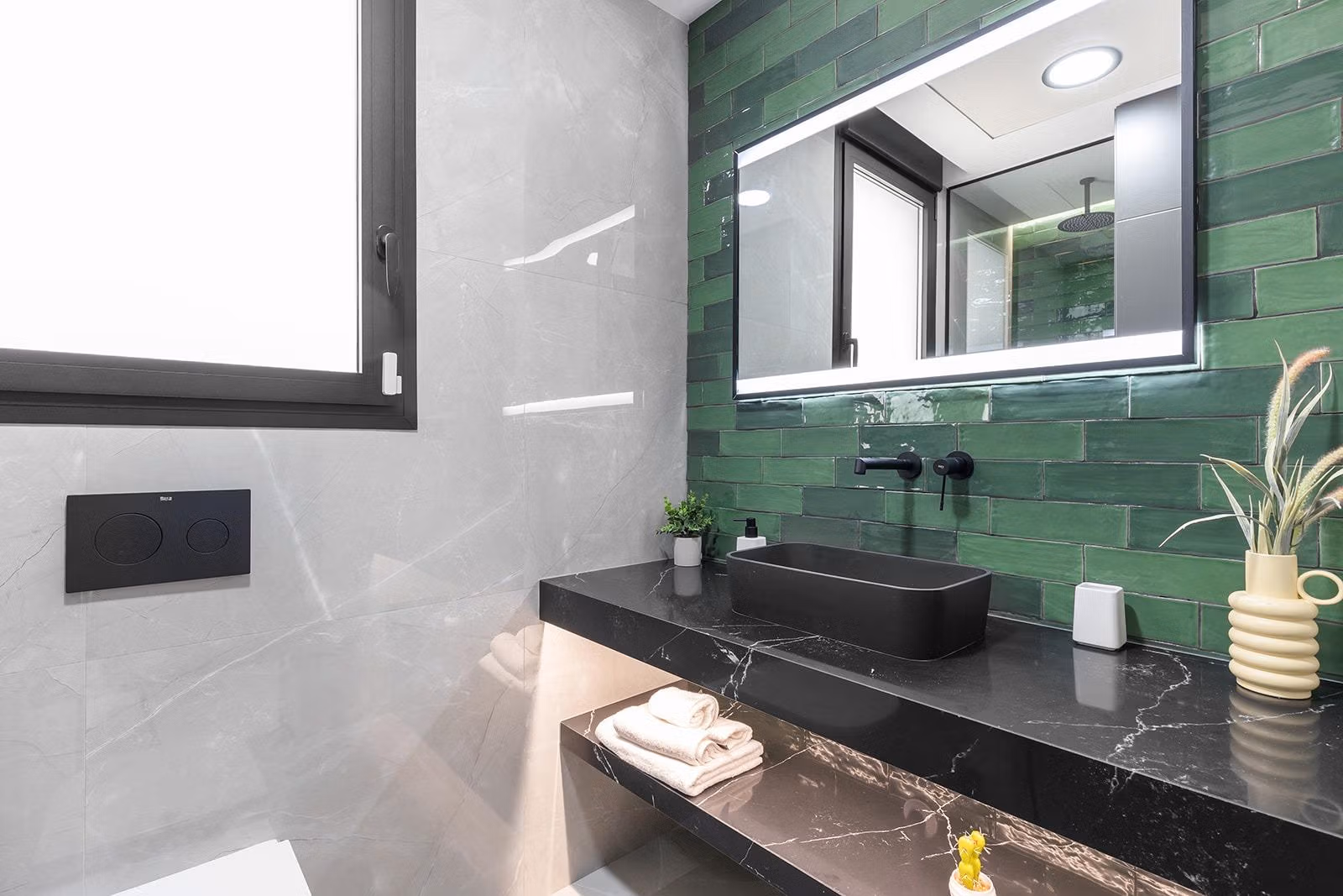 New-Build-One-Story-Villas-with-Private-Pool-in-Torrevieja-42 Modern luxury bathroom with sleek black fixtures and vibrant green tiled wall in key-ready villa, Los Balcones, Torrevieja