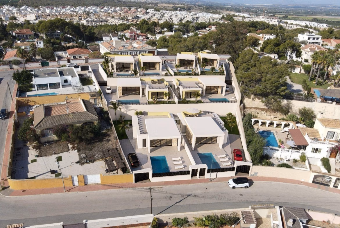 Modern single-storey villa with private pool and sun-drenched terraces in the peaceful Los Balcones area of Torrevieja