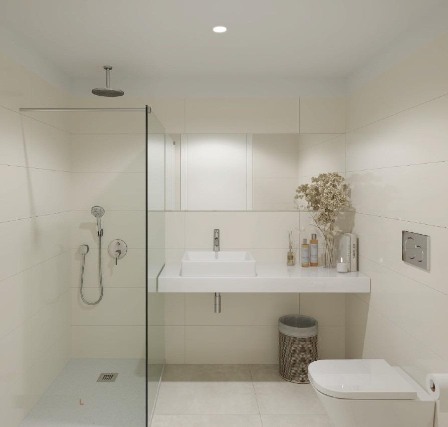 Modern, bright bathroom with walk-in shower and elegant fixtures in new build residential apartments in Los Balcones, Torrevieja