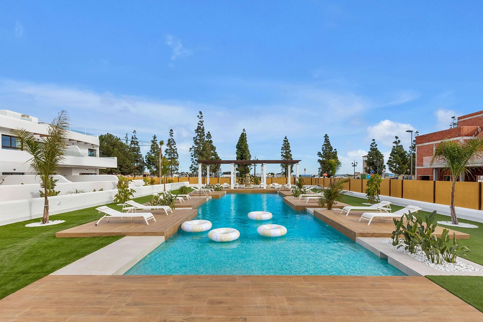 New-Build-Residential-Complex-Near-Serena-Golf-and-the-Mar-Menor-in-Los-Alcazares-10 Imponujący nowy bungalow na piętrze z 3 sypialniami i solarium na sprzedaż w Los Alcázares