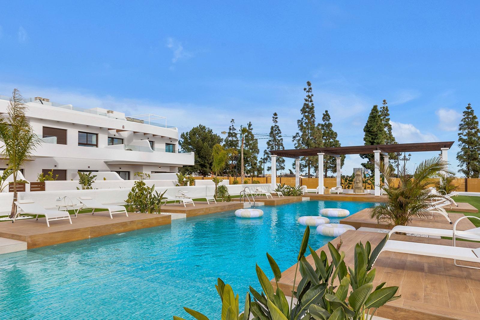 New-Build-Residential-Complex-Near-Serena-Golf-and-the-Mar-Menor-in-Los-Alcazares-11 Imponujący nowy bungalow na piętrze z 3 sypialniami i solarium na sprzedaż w Los Alcázares