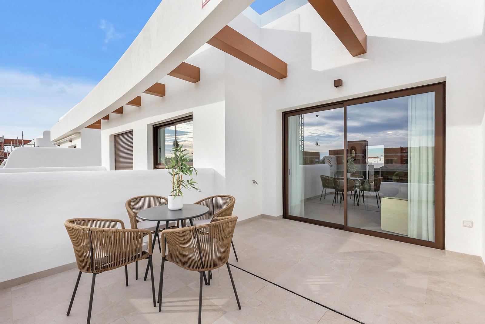 Exclusivo ático de obra nueva con 3 dormitorios y solárium en venta en Los Alcázares