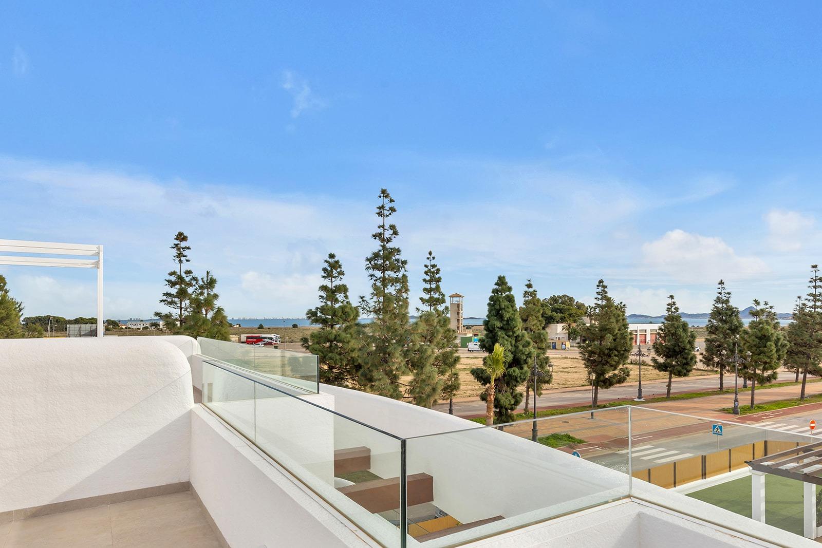 New-Build-Residential-Complex-Near-Serena-Golf-and-the-Mar-Menor-in-Los-Alcazares-19 Imponujący nowy bungalow na piętrze z 3 sypialniami i solarium na sprzedaż w Los Alcázares
