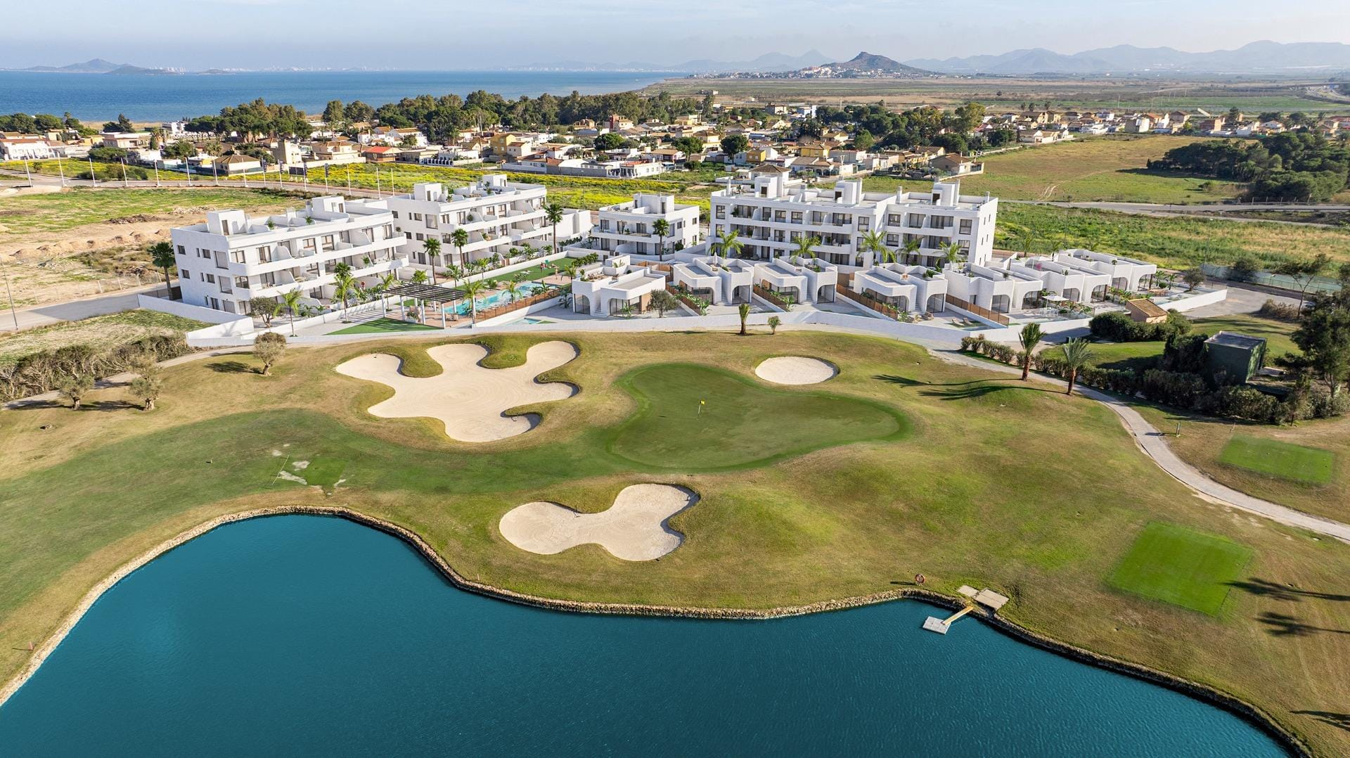 Luminoso apartamento de obra nueva en planta baja con 2 dormitorios y jardín en venta en Los Alcázares