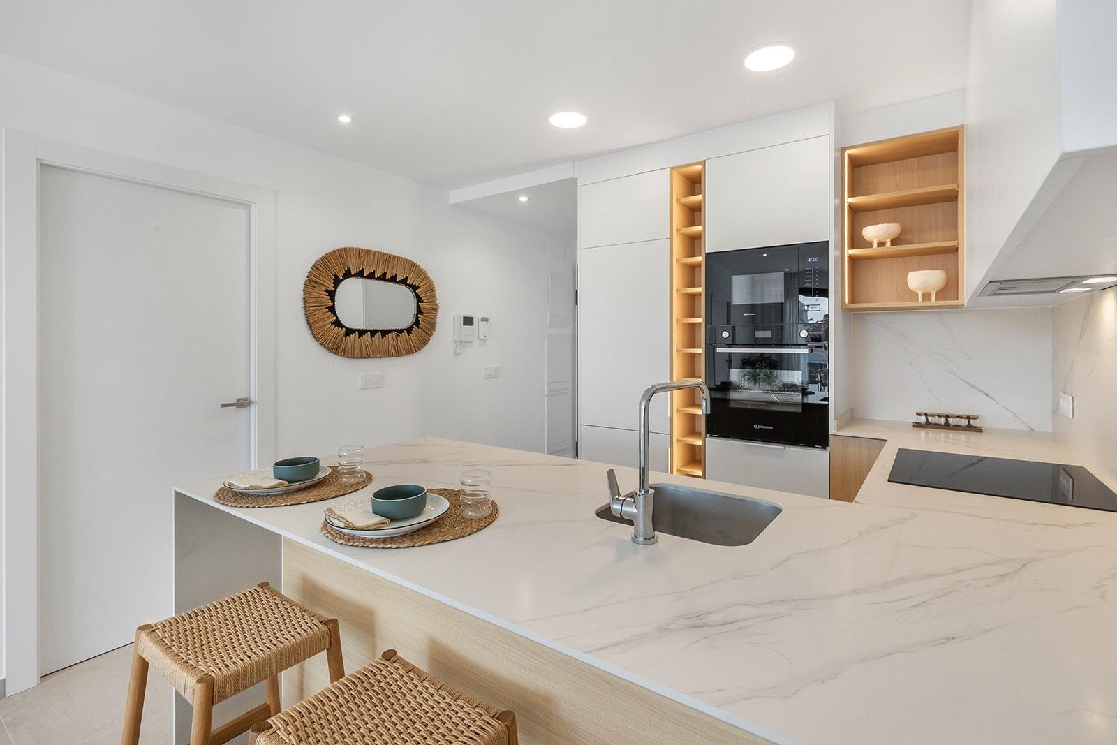 Luminoso apartamento de obra nueva en planta baja con 2 dormitorios y jardín en venta en Los Alcázares