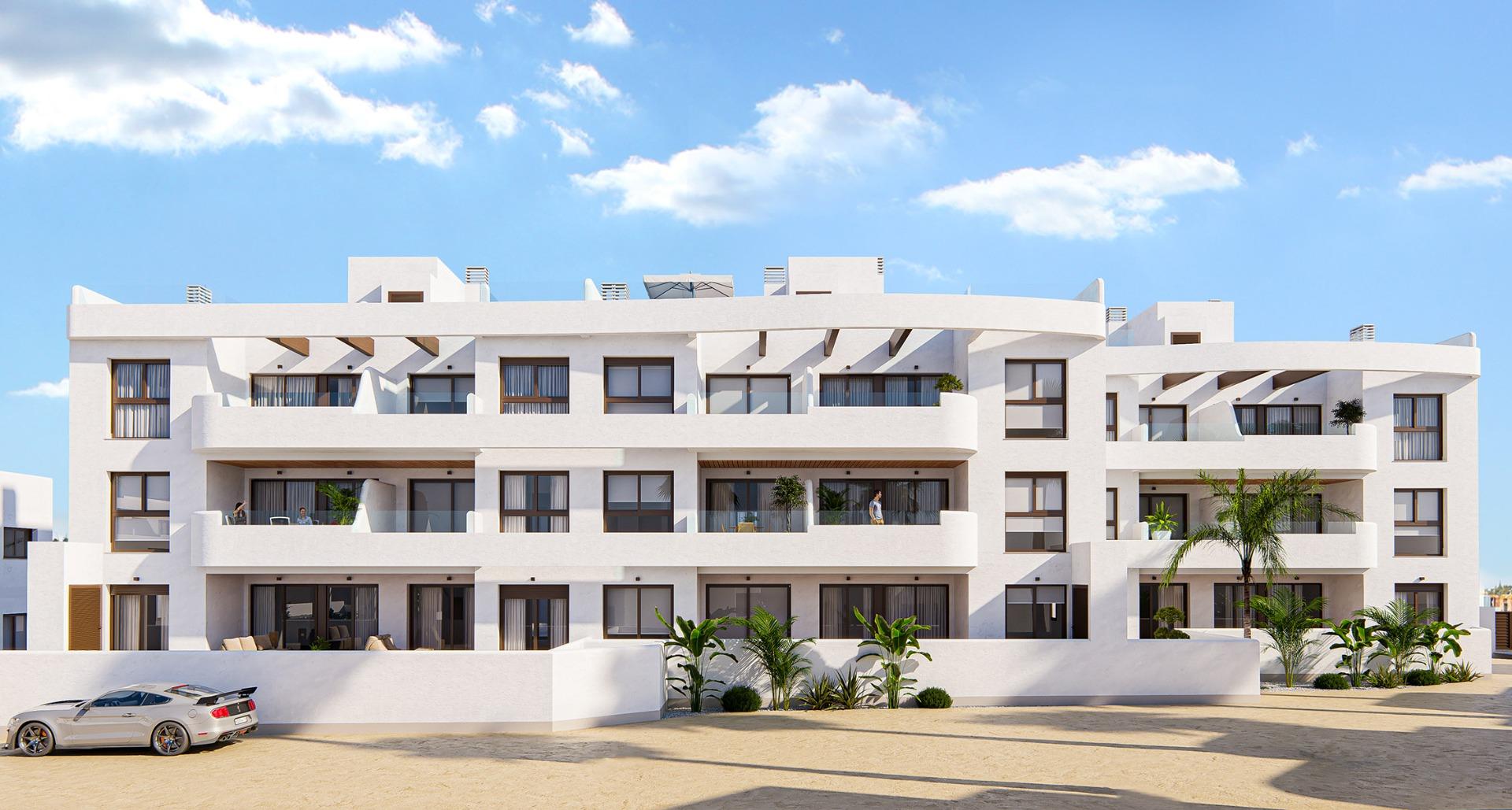 Amplio apartamento de obra nueva en planta baja con 3 dormitorios y jardín en Los Alcázares