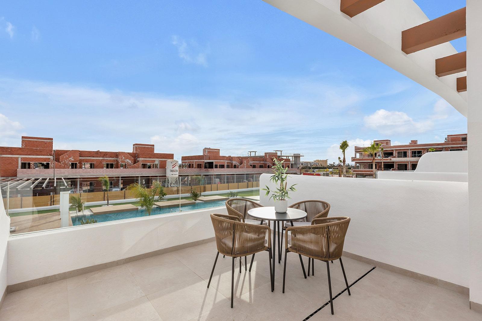 Exclusivo ático de obra nueva con 3 dormitorios y solárium en venta en Los Alcázares