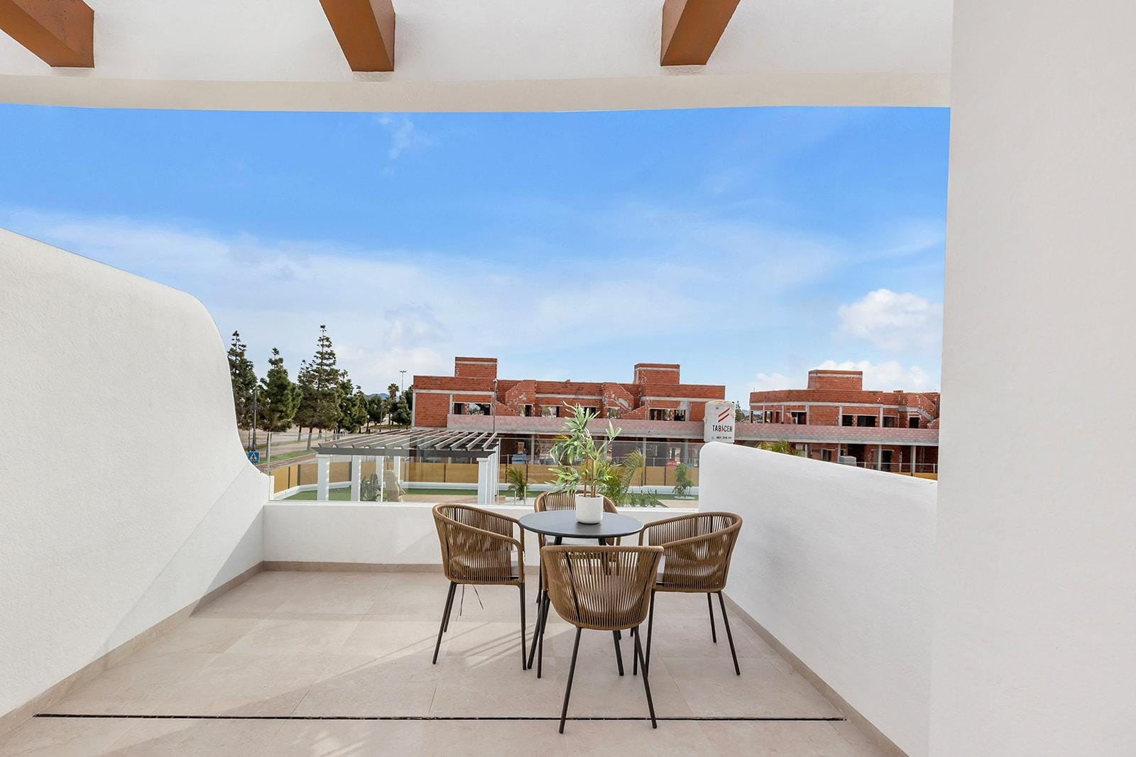 Impresionante ático de obra nueva con 2 dormitorios y solárium en venta en Los Alcázares